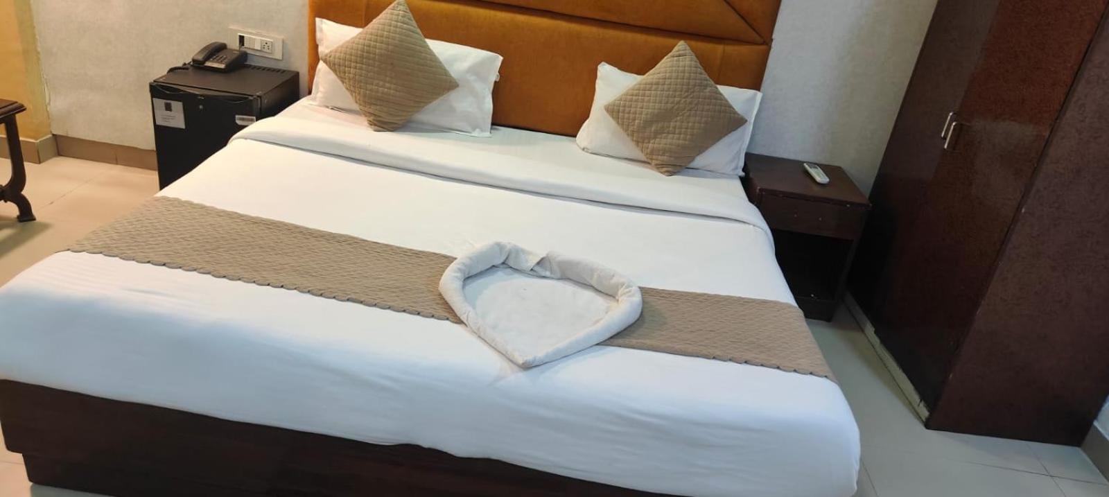 Hotel Grand City Ню Делхи Екстериор снимка